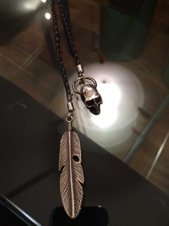 Collar de cuero trenzado con Pluma India & Calavera - comprar online