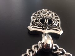Dije ESCUDO CALAVERA CON CORONA en internet