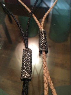Collar de Tubito Flor de lis & Cuero trenzado - comprar online
