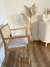 silla de madera y esterilla