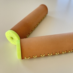 grip puño de cuero para bicicletas con tapones ajustables. Manillar bici urbana antigua restaurada