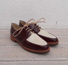 Zapatos Acordonados Combinados bordó y nude