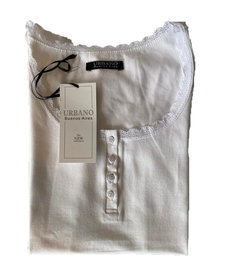 remera basica con botones