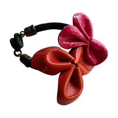 BRAZALETE DE CUERO PETALOS (PU1024) - Cecilia Caminos