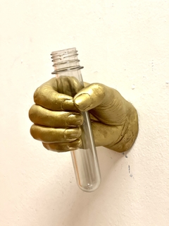 Mano + Florero Golden - tienda online