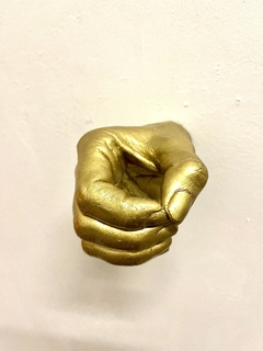 Mano + Florero Golden en internet
