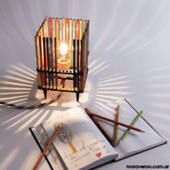 Mora Lamp Cuadrada. en internet