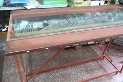 Imagen de Mostrador Exhibidor De Tienda Para 114 Pantalones