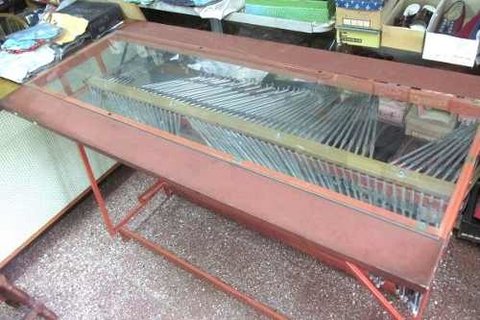 Mostrador Exhibidor De Tienda Para 114 Pantalones - Polo Antiguo - Antigüedades en Argentina
