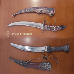 Colección de cuchillos y dagas árabes