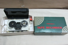 Grabadora japonesa a transistores con micrófono - tienda online