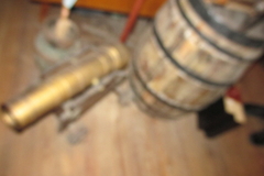 Trapiche decorativo de UVA con barril De Roble antiguo - tienda online