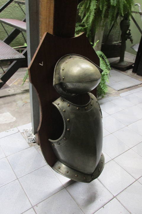 yelmo y casco corazas medieval Unica Replica Noble con Panopla de Madera - comprar online