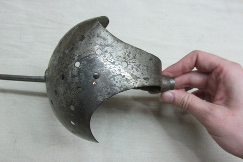 Florete de Esgrima Antiguo Frances Cazoleta De Hierro, Madera y Piel de Mantarraya - tienda online