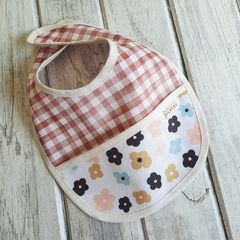 Babero CANGURO Flor - comprar online