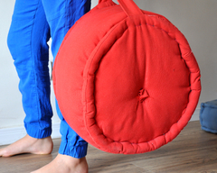 Almohadón tatami redondo puff en panamá artesanal sustentable rehutilizable con manija - comprar online