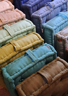 PROMO 2X1 Almohadón de piso tatami cuadrado puff artesanal sustentable en colores de stock - FENIX manufactura de muebles