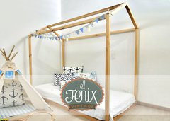 Cama Casita método Montessori Tatami en madera maciza de guatambú laqueada