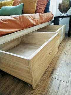 Cama Japonesa Cajonera con respaldo madera sustentable pallet reciclado