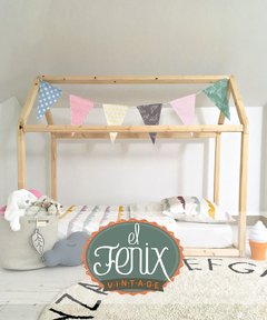 Cama Casita método Montessori Tatami en madera maciza de guatambú laqueada
