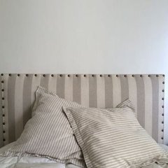 Respaldo de Cama Amsterdam tapizado tachonado