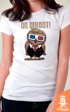Camiseta Doctor Who - Dr. Whoot! - by Vincent Trinidad Art | Geekdom Store | www.geekdomstore.com 