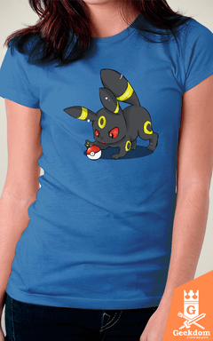 Camiseta Pokémon - Umbreon Fofo - by PsychoDelicia | Geekdom Store | www.geekdomstore.com