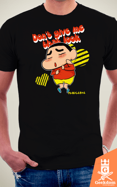 Camiseta Shin-chan - Não Olhe Assim - by PsychoDelicia | Geekdom Store | www.geekdomstore.com