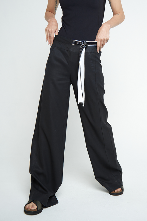 PANTALÓN TEJIDO PLANO CON EFECTO CUERO // REF: FURTADO NEGRO - comprar online