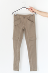 Imagen de PANTALÓN CARGO COLOR TAUPÉ // Ref: SECUENCIA