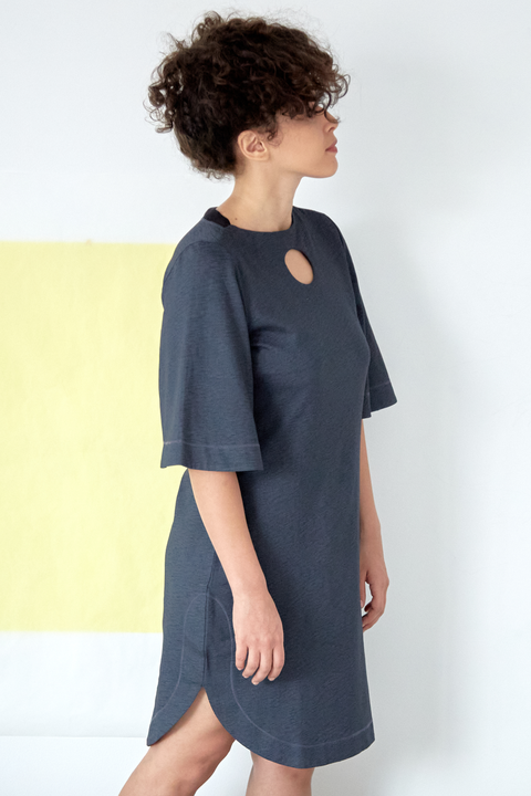 VESTIDO CORTO NEGRO PERLADO EN TEJIDO DE PUNTO // Ref: SISI - Camilo Alvarez