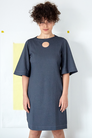 VESTIDO CORTO NEGRO PERLADO EN TEJIDO DE PUNTO // Ref: SISI - tienda online