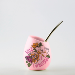 Mate - "Bella y Empoderada" » Ilustradora Ambar Pino - ENUNPUNTO tazas y vasos de diseño