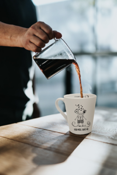 Taza Cónica - Piensa menos, Sonrie más - comprar online