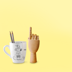 Taza Bombé - Piensa menos, Sonríe más - ENUNPUNTO tazas y vasos de diseño