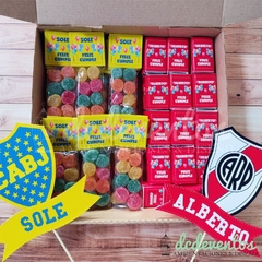 Imagen de COMBO 2 KITS FUTBOLEROS: GOLOSINAS + ADORNOS PARA TORTA (ELEGÍ TU EQUIPO FAVORITO)
