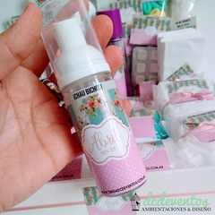 Imagen de Kit de Toilette Femenino Premium 15 años [PEDILO CON TU DISEÑO FAVORITO]
