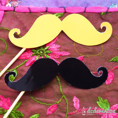 Kit para Photobooth de colores con emoticones - 25 Accesorios para el rincón de fotos - DCD Eventos® - Casamientos y fiestas temáticas
