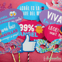 Kit para Photobooth de colores con emojis con palitos de colores - 25 Accesorios para el rincón de fotos - comprar online