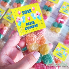 Imagen de 25 Bolsitas souvenirs con gomitas frutales y personalizadas