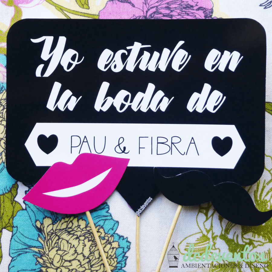 15 Carteles + 10 accesorios con frases para Photobooth