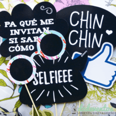 20 Carteles + 10 accesorios con frases para Photobooth