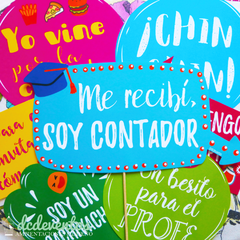 40 Carteles + 20 accesorios con frases para Photobooth en internet