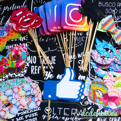 25 Carteles + 15 accesorios con frases para Photobooth (diseño y frases a elección) - tienda online