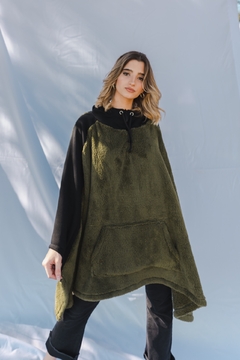 Buzo Poncho SAM | Verde militar con negro