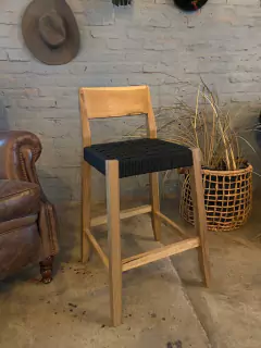 Banqueta trenzada con soga