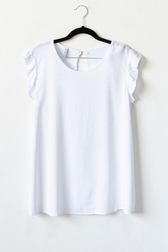 Imagen de Blusa ANNA, Blusa de lino liso amplia con voladitos en las sisas, y botón en espalda para acceder