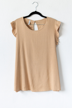 Blusa ANNA, Blusa de lino liso amplia con voladitos en las sisas, y botón en espalda para acceder - SYES | Mayorista