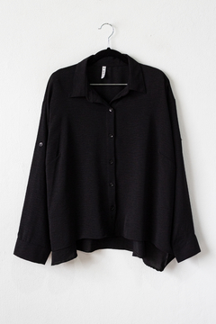 Camisa LUISA, Camisa lisa amplia con puntas laterales y trabas en manga - tienda online