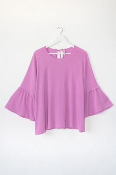 Blusa LENA, Blusa manga 3/4 con volados, evasé y abertura en la espalda